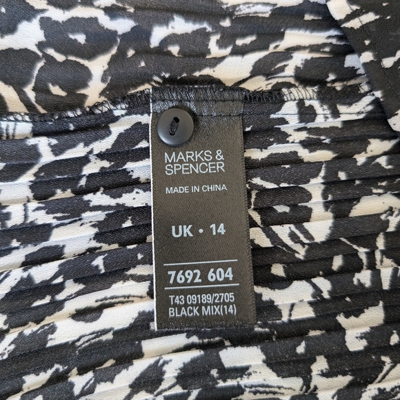 NWOT Marks & Spencer Button Up Blouse - Picture 5 of 6